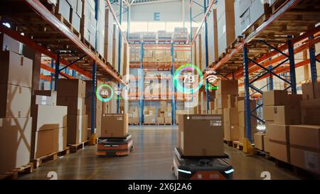 Future Technology 3D-Konzept: Automatisierte FTS-Roboter für das Einzelhandelslager mit Infografiken, die Kartonagen im Logistikzentrum liefern. Automatisierte Spurführungsfahrzeuge Waren, Produkte, Pakete Stockfoto
