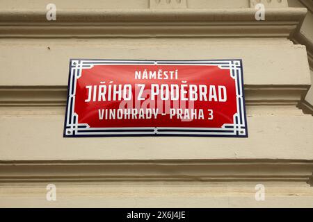 Prager Straßenschild - Jiriho z Podebrad-Platz im Vinohrady-Viertel. Prag, Tschechische Republik. Stockfoto