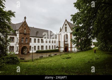 Heimbach, Deutschland. Mai 2024. Blick auf das ehemalige Trappistenkloster Mariawald am Rande des Nationalparks Eifel. Quelle: Oliver Berg/dpa/Alamy Live News Stockfoto