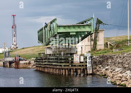 Point Chosen Swing Bridge, grün, ICW, Wasser, Familienfischerei Damm, Atlantic Intracoastal Waterway, Bootstouren, Frühling, Florida, Palm Beach County, Stockfoto