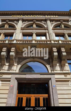 PRAG, TSCHECHISCHE REPUBLIK - 2. MAI 2024: Bau der Tschechischen Nationalbank (CNB, Ceska Narodni Banka), Zentralbank und Finanzmarktaufsicht in Czec Stockfoto