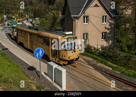 Neues Straßenbahngleis nach grossem Umbau zwischen Liberec und Jablonec CZ 05 02 2024 Stockfoto