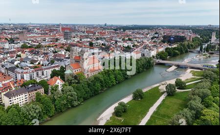 München, Bayern, Deutschland 15. Mai 2024: Hier der Blick auf die Landeshauptstadt München, Häuser, Hausermeer, Skyline, St. Maximiliankirche, Isar, im Hintegrund die Frauenkirche Achtung nur redaktionell Verwendbar *** München, Bayern, Deutschland 15 Mai 2024 hier der Blick auf die Landeshauptstadt München, Häuser, Hausermeer, Skyline, St. Maximiliankirche, Isar, im Hintergrund die Frauenkirche nur für redaktionelle Zwecke Stockfoto