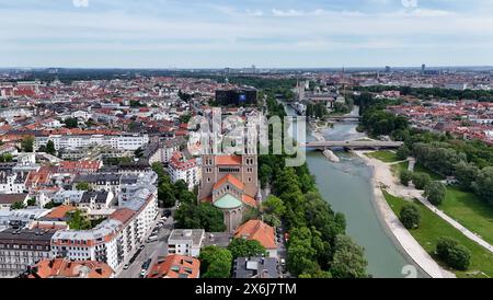 München, Bayern, Deutschland 15. Mai 2024: Hier der Blick auf die Landeshauptstadt München, Häuser, Hausermeer, Skyline, St. Maximilian Kirche, Isar, Deutsches Museum, Isarpark, Blick Richtung Norden Achtung nur redaktionell Verwendbar *** München, Bayern, Deutschland 15 Mai 2024 hier der Blick auf die Landeshauptstadt München, Häuser, Hausermeer, Skyline, St. Maximiliankirche, Isar, Deutsches Museum, Isarpark, Blick nach Norden nur für redaktionelle Zwecke Stockfoto