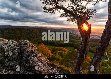 Schweiz, Gempen SO, Schartenflue, abendliche Atmosphäre, Slackliner, Schwarzbubenland, Solothurn, Gempen Stockfoto