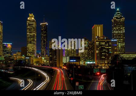 Atlanta Skyline Nightscape: Langzeitbelichtung Stadtlandschaftfotografie Stockfoto