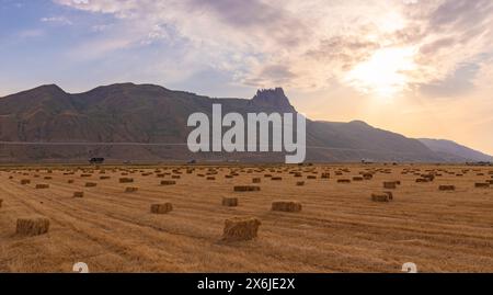 Heiliger Berg Beshbarmag bei Sonnenuntergang. Baku. Aserbaidschan. Stockfoto