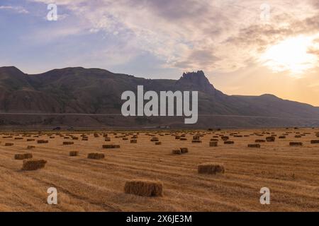 Heiliger Berg Beshbarmag bei Sonnenuntergang. Baku. Aserbaidschan. Stockfoto