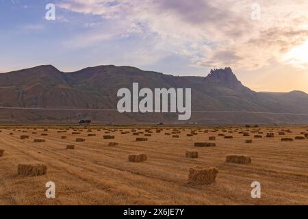 Heiliger Berg Beshbarmag bei Sonnenuntergang. Baku. Aserbaidschan. Stockfoto