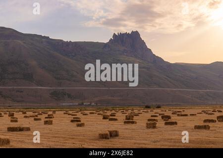 Heiliger Berg Beshbarmag bei Sonnenuntergang. Baku. Aserbaidschan. Stockfoto