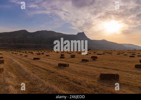Heiliger Berg Beshbarmag bei Sonnenuntergang. Baku. Aserbaidschan. Stockfoto