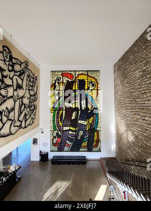 Biot, Frankreich - 4. Dezember 2023: Im Fernand Leger Nationalmuseum in Biot Stockfoto