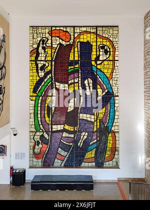 Biot, Frankreich - 4. Dezember 2023: Im Fernand Leger Nationalmuseum in Biot Stockfoto