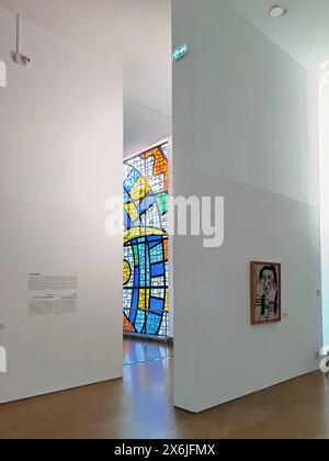 Biot, Frankreich - 4. Dezember 2023: Im Fernand Leger Nationalmuseum in Biot Stockfoto