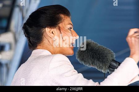 Hamburg, Deutschland. Mai 2024. Sahra Wagenknecht (Alliance Sahra Wagenknecht) spricht beim Start der Kampagne der Allianz für die Europawahlen auf dem Hamburger Fischmarkt. Quelle: Markus Scholz/dpa/Alamy Live News Stockfoto