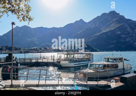 Lecco, Italien - 7. August 2023: Blick auf den Hafen von Lecco am Comer See Stockfoto