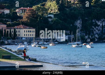 Lecco, Italien - 7. August 2023: Blick auf den Hafen von Lecco am Comer See Stockfoto