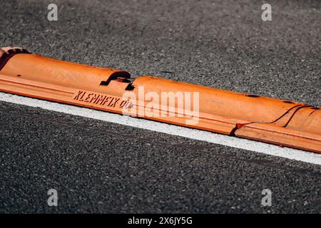 Bewegliche Fahrbahnverteiler auf der Autobahn in der Schweiz Stockfoto