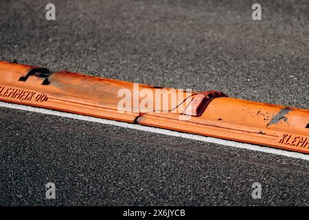 Bewegliche Fahrbahnverteiler auf der Autobahn in der Schweiz Stockfoto