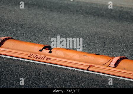 Bewegliche Fahrbahnverteiler auf der Autobahn in der Schweiz Stockfoto