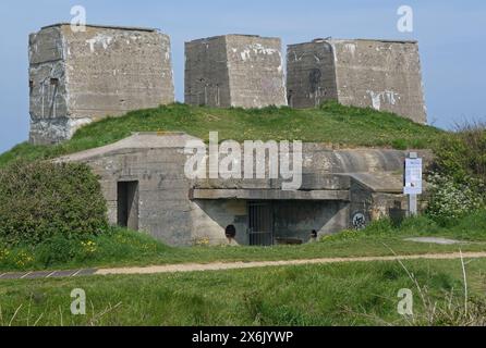 Fecamp, Frankreich - 10. Mai 2024: Deutscher Bunkerkomplex aus zwei Radaranlagen des Typs Mammut und Würzburg Riese in Fecamp während der Zweiten Welt Wa Stockfoto