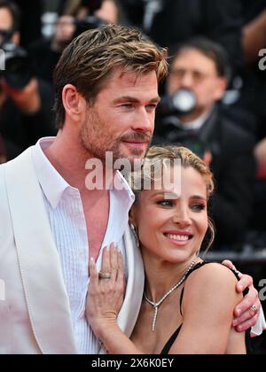 Cannes, Frankreich. Januar 2000. Cannes, 77. Cannes Filmfestival 2024, zweiter roter Teppichabend des Films „Furiosa: A Mad Max Saga“. Auf dem Foto Chris Hemsworth und seine Frau Elsa Pataky Credit: Independent Photo Agency/Alamy Live News Stockfoto