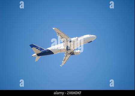 13.05.2024, Berlin, Deutschland, Europa - Ein Lufthansa CityLine Airbus A319-114 Passagierjet startet vom Flughafen Berlin Brandenburg BER. Stockfoto