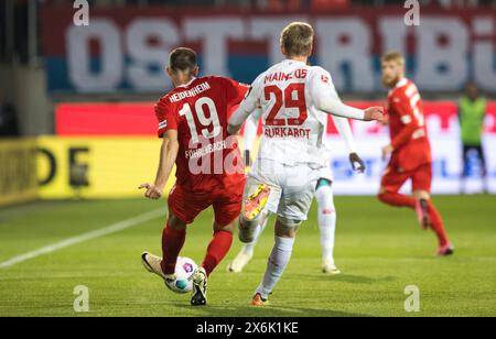 Fußballspiel Jonas FOeHRENBACH 1. Der FC Heidenheim verließ mit einem Pass in die Tiefe für seinen Teamkollegen Jan-Niklas BESTE 1. FC Heidenheim Stockfoto