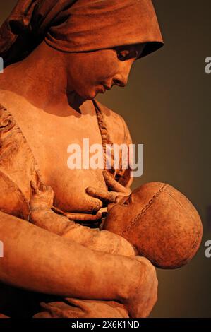 Skulptur Mutter und Kind (Detail) des Künstlers Aime-Jules Dalou (1838-1902), Victoria & Albert Museum, 1-5 Exhibition Rd, London, England, Great Stockfoto