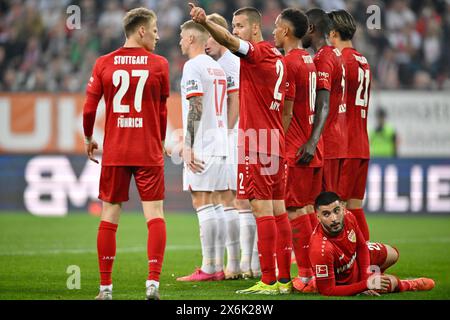 Wand vor Freistoß, Freistoß Wand, Deniz Undav VfB Stuttgart (26) auf dem Boden, Chris Fuehrich VfB Stuttgart (27) Waldemar Anton VfB Stockfoto