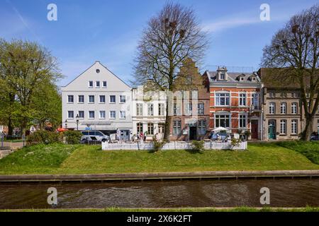 Häuser am Mittelburggraben in Friedrichstadt, Landkreis Nordfriesland, Schleswig-Holstein Stockfoto