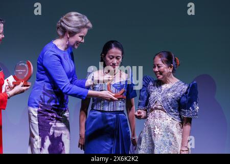Brüssel, Belgien Mai 2024. Königin Mathilde von Belgien, Floricel Sanjora und Dominga Yoo, dargestellt während der 25. Ausgabe der Verleihung des „WOMED Award“ für die beste Unternehmerin, organisiert von Markant und UNIZO, Mittwoch, den 15. Mai 2024 in Brüssel. BELGA FOTO NICOLAS MAETERLINCK Credit: Belga News Agency/Alamy Live News Stockfoto