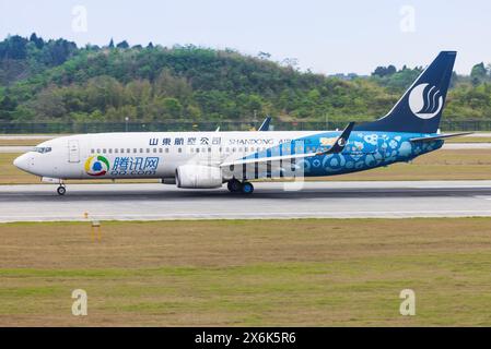 Chengdu, 9. April 2024: Das Flugzeug der Jiangxi Air Boeing 737-800 am Flughafen Chengdu Tianfu in China Stockfoto