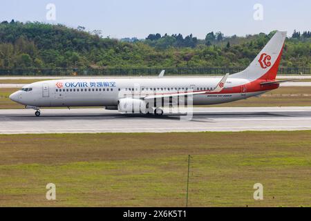 Chengdu, 9. April 2024: Okair Airliners Boeing 737 Flugzeug am Flughafen Chengdu Tianfu Stockfoto