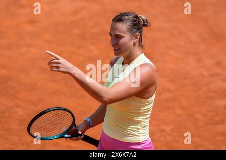 Rom, Italien. Mai 2024. Aryna Sabalenka gibt Gesten beim Viertelfinale der Frauen zwischen Jelena Ostapenko und Aryna Sabalenka am 10. Tag des Internazionali BNL D’Italia 2024 im Foro Italico am 15. Mai 2024 in Rom. Quelle: Giuseppe Maffia/Alamy Live News Stockfoto