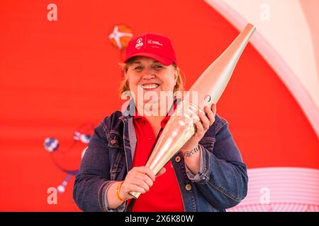 Frankreich. Mai 2024. © PHOTOPQR/L'INDEPENDENT/Nicolas Parent ; ; 15/05/2024 ; Etape 7 du Relais de la flamme olympique, dans les Pyrénées-Orientales. Dernier Relay au palais des rois de Majorque, Fanny Horta, allume le chaudron olympique. Perpignan, Frankreich, 15. Mai 2024 Olympische Fackelstaffel. Quelle: MAXPPP/Alamy Live News Stockfoto