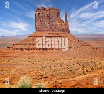 Nahaufnahme des westlichen Mitten Butte in Monument Valley, Arizona, USA am 21. April 2024 Stockfoto