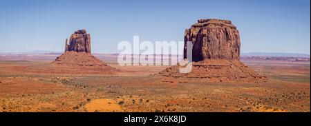 Panorama der East Mitten und Merrick Buttes im Monument Valley, Arizona, USA am 21. April 2024 Stockfoto