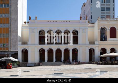 Patras, Griechenland - 27. April 2019: Das Apollon-Theater (griechisch Απόλλων'θέατρο) ist ein Theater, das 1872 von dem berühmten deutschen Architekten Ernst Ziller entworfen wurde Stockfoto