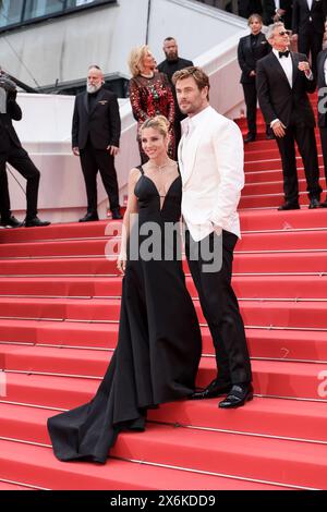 Cannes, Frankreich. Mai 2024. CANNES - 15. MAI: Elsa Pataky und Chris Hemsworth nehmen an der Premiere von Furiosa: A Mad Max Saga (Furiosa: Une Saga Mad Max) während der 77. Ausgabe des Cannes Film Festivals am 15. Mai 2024 im Palais des Festivals in Cannes, Frankreich, Teil. (Foto: Lyvans Boolaky/ÙPtertainment/SIPA USA) Credit: SIPA USA/Alamy Live News Stockfoto