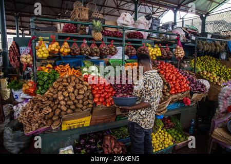 Obst und Gemüse zum Verkauf auf dem Marikiti Market, Mombasa, Kenia, Afrika Stockfoto