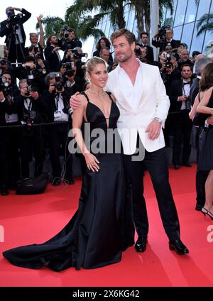 CANNES, FRANKREICH. 15. Mai 2024: Elsa Pataky & Chris Hemsworth im Furiosa: A Mad Max Saga Premiere beim 77. Festival de Cannes. Bild: Paul Smith / Featureflash Stockfoto
