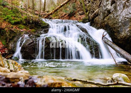 Josefstal-Wasserfälle in Fischhausen-Neuhaus bei Schliersee in Oberbayern in Bayern Stockfoto