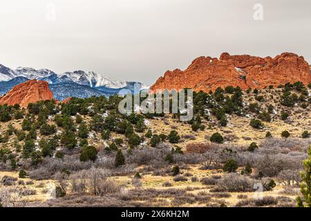 Blick auf die berühmten küssenden Kamele vom Garden of Gods Visitor Center in Colorado Springs Stockfoto