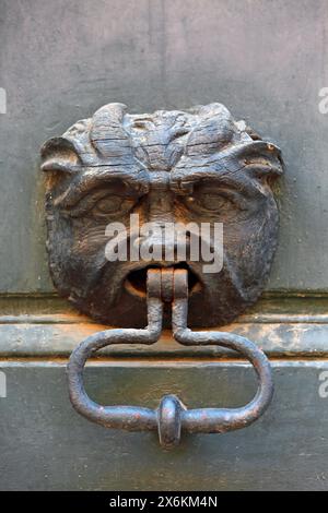 Türklopfer, Limoux, Okzitanien, Frankreich Stockfoto