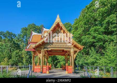 Thai Sala am Chulalongkorn-Brunnen im Kurpark Bad Homburg vor der Höhe, Taunus, Hessen, Deutschland Stockfoto