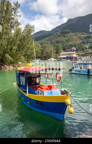 Fischerboot im Hafen von Victoria - der Hauptstadt der Seychellen, Victoria, Mahe, Seychellen, Afrika Stockfoto
