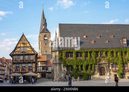 Marktplatz mit Rathaus, Roland, St. Benediktii Marktkirche und Fachwerkhaus, UNESCO-Weltkulturerbe Quedlinburg, Quedlinburg, Sax Stockfoto