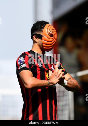 Dominic Solanke vom AFC Bournemouth feiert mit einer Maske, aber das Tor ist nicht erlaubt - AFC Bournemouth gegen Brentford, Premier League, Vitality Stadium, Bournemouth, Großbritannien - 11. Mai 2024 nur redaktionelle Verwendung - es gelten Einschränkungen bei DataCo Stockfoto