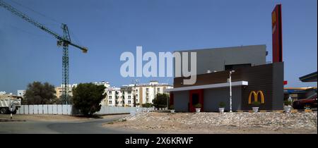 Das McDonald's Drive Thru Restaurant ist wegen Ramadan auf der Straße zum internationalen Flughafen Maskat Oman geschlossen Stockfoto